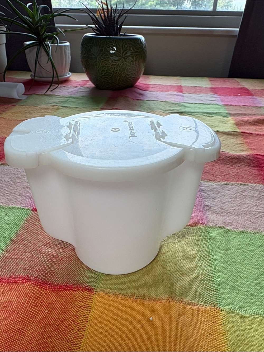 Vintage Tupperware Sugar Container - Picture 3 of 6